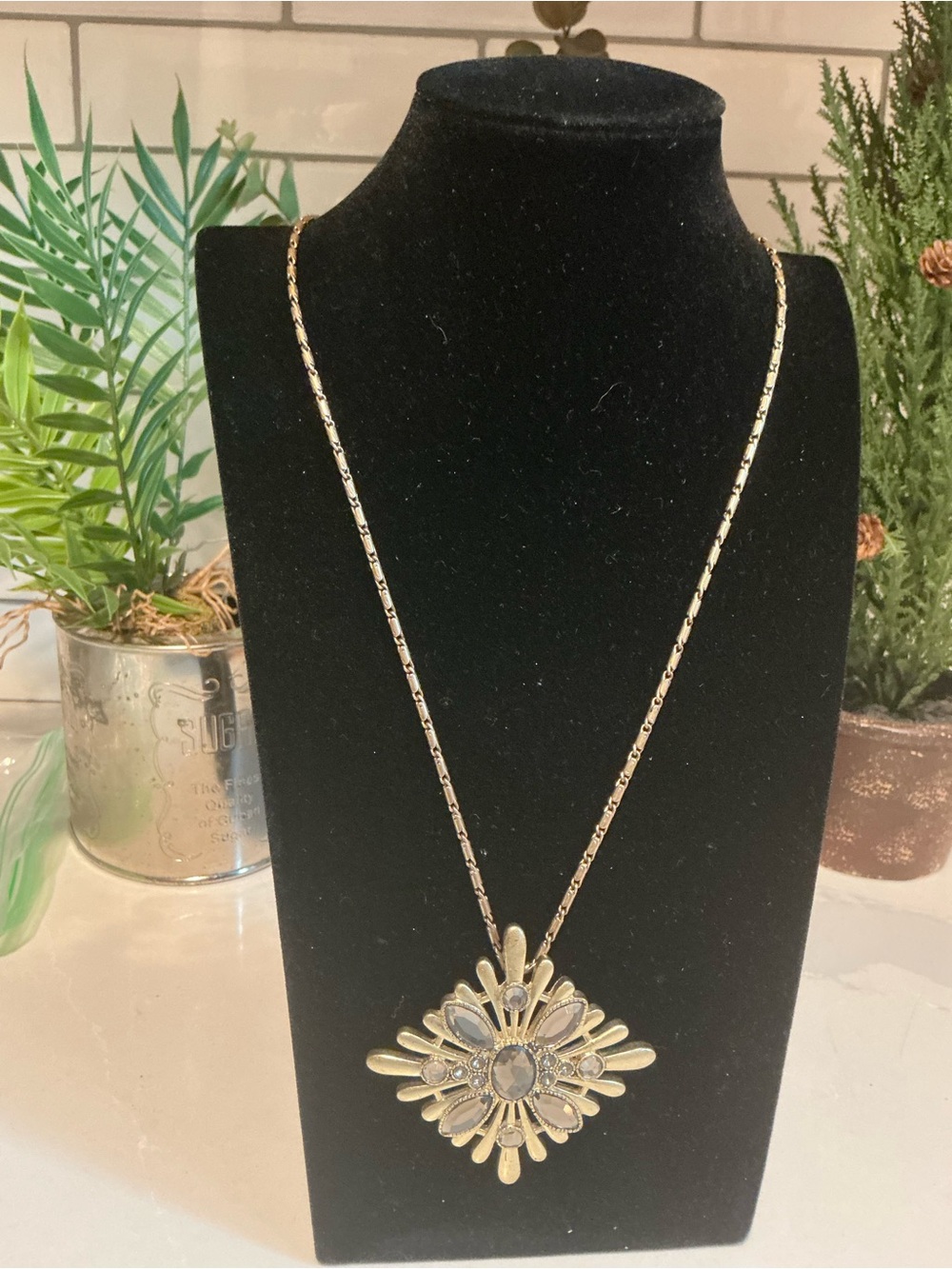 Gold Floral Pendant Necklace - Women Jewelry